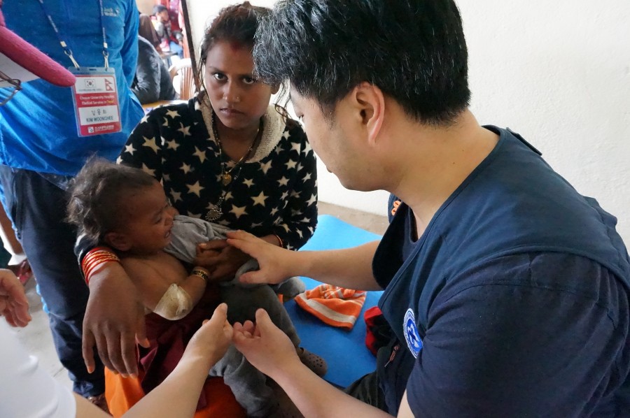2015년 4월 네팔 지진 사태시, 전국 2번째로 긴급의료지원단을 파견해 긴급 의료구호활동을 펼친 조선대병원.JPG