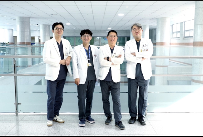 (홈페이지 업로드)사진. 조선대병원 뇌신경외과 교수진(왼쪽에서 첫번째 하상우 교수).jpg