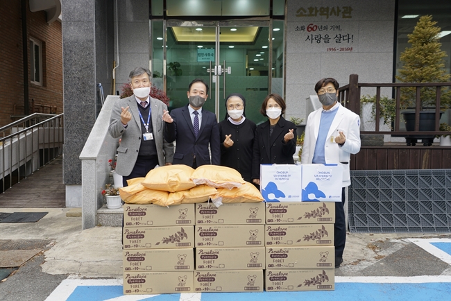 (홈페이지 업로드)20221212 조선대병원, 소화자매원에 사랑의 쌀 기부 사진2.JPG