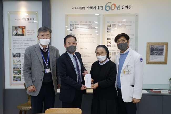 (홈페이지 업로드)20221212 조선대병원, 소화자매원에 사랑의 쌀 기부 사진1.JPG