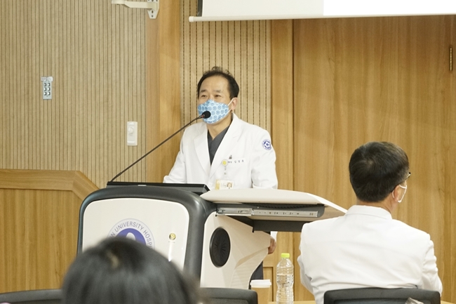 (홈페이지 업로드)20221229 조선대병원, 로봇수술센터 심포지엄 성료 사진2.JPG