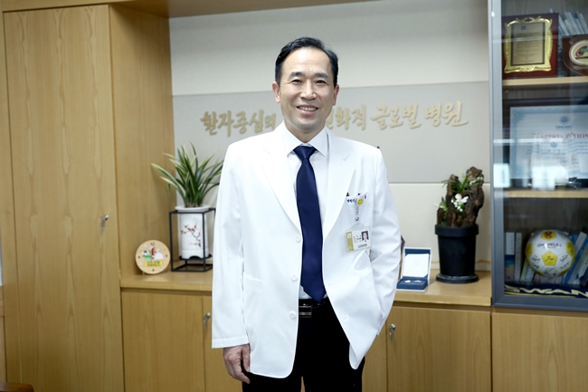 (홈페이지 업로드)사진. 취임 1주년을 맞은 김경종 조선대학교병원장.jpg