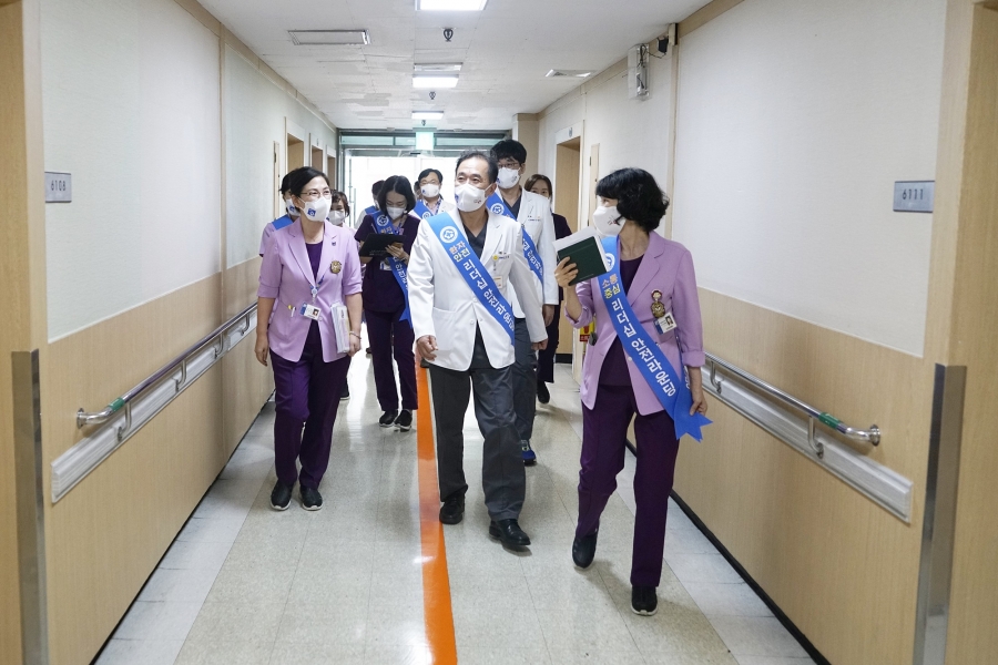 조선대병원, 환자안전 위한 ‘리더십 안전라운딩’ 실시2.JPG