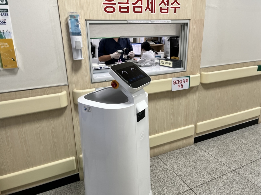 조선대병원, 안내·검체배송 ‘AI 로봇’ 시범운영...1.jpg