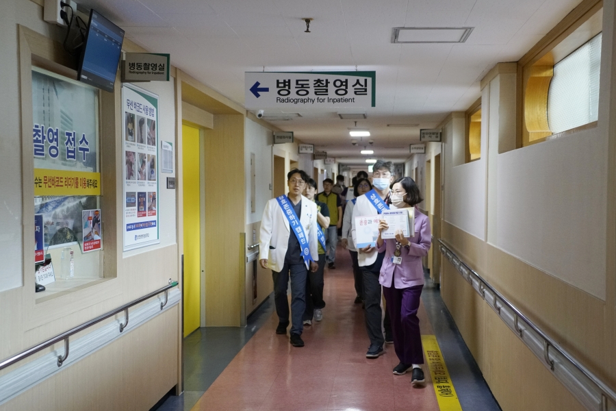 20240528 조선대병원, 경영진과 함께하는 “존중하기 캠페인” 실시2.JPG