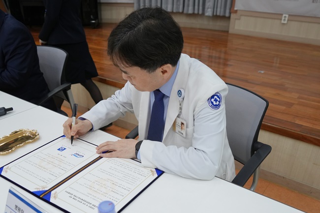 (홈페이지 업로드용)20250307 조선대병원-광양만권경제자유구역청, 상호협력 업무협약 체결7.JPG