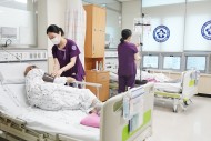 20250416 보호자∙간병인 없는 ‘간호∙간병 통합서비스 병동’ 환자도 가족도 만족!